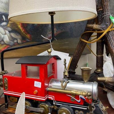 Train engine table lamp
