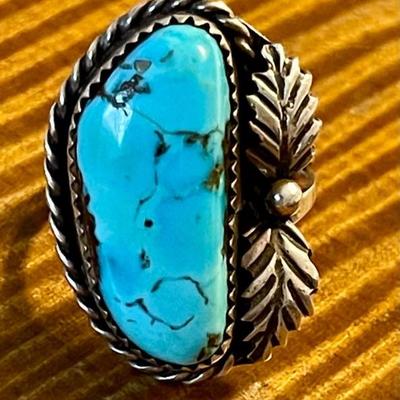 Vintage Navajo Sterling Silver & Turquoise Ring (as Is) - Size 7.5 Total Weight 8.89 Grams 