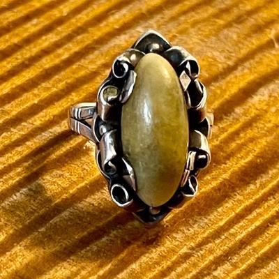 Vintage Sterling Silver And Green Stone Ring Size 7.5 - Total Weight 7.51 Grams 