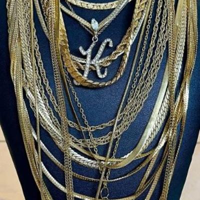 Large Collection Of Vintage Costume Gold Tone Necklaces  - Monet - AKI - Gold Filled & More 