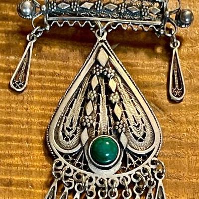 Vintage Sterling Silver Collar Pin With Green Stone - Total Weight 9.52 Grams 