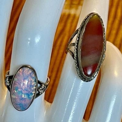 (2) Vintage Sterling Silver Rings - Faux Opal & Polished Agate - Total Weight 7.47 Grams 