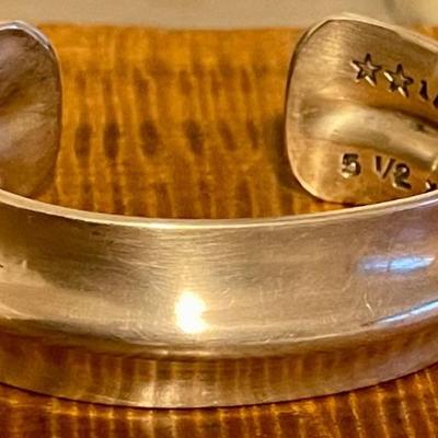 2005 Sterling Silver Herman Lee Navajo Heavy Cuff Bracelet Marked 5 1 / 2 H - Total Weight 58.29 Grams 