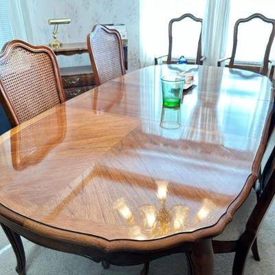 Dining Table and Chairs w/3 leaves 