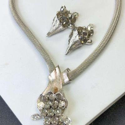 Chic tassel pendant necklace