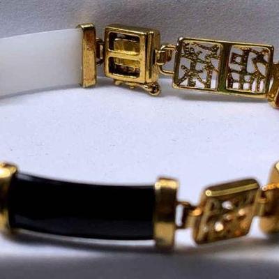 Costume jewelry bracelet
