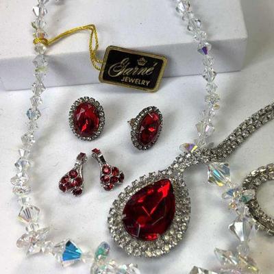 Garne jewelry necklace & other complementing pieces