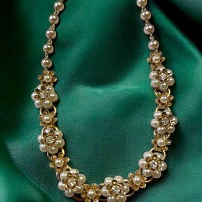 Faux pearl crystal floral necklace