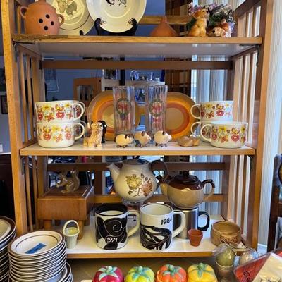 VINTAGE KICHENWARE AND DECOR