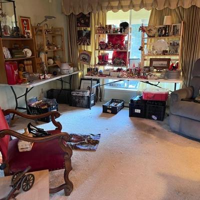 HOLIDAY COLLECTABLES