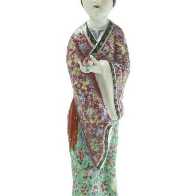 CHINESE ENAMELED FAMILLE ROSE PORCELAIN FIGURINE