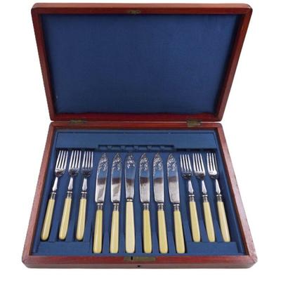 ANTIQUE ENGLISH FISH SET IN MAHOGANY BOX