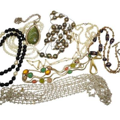 13 VINTAGE ASSORTED COSTUME NECKLACES