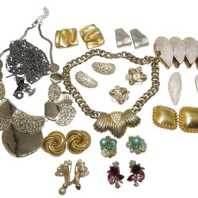24 PIECES VINTAGE COSTUME JEWELRY