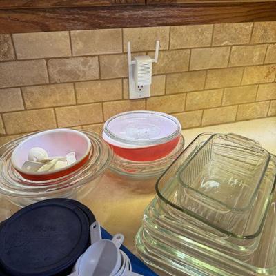 Pyrex Mixing Bowls, Measuring Cups Baking Dishes And Lids
