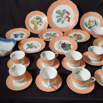 Mottahedeh "Made In Portugal" 8 Cups & Saucers, 8 Dessert Plates, Diplomatic Reception Room Bowl

