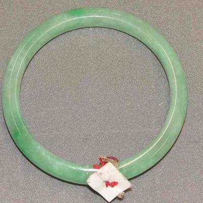 jade bracelet