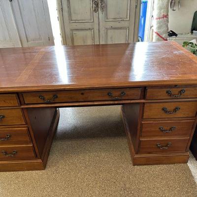 Keyhole Pedestal Desk w/ Drawers