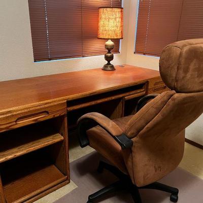 Ha132 office desk chair and lamp