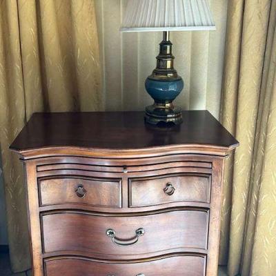 Ha102 vintage thomasville nightstand and lamp
