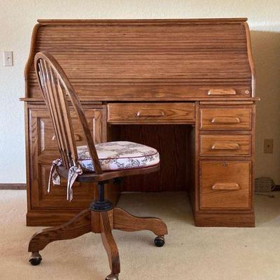 Sm101 oak desk and chair