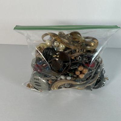 Sm Bag/Costume Jewelry