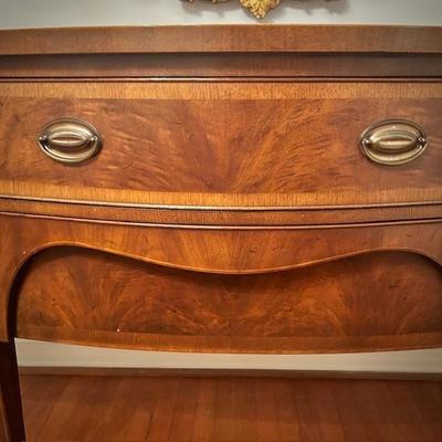 Henredon 18th Century Portfolio Hepplewhite-style mahogany serpentine sideboard with inlays - 72” x 24” x 37”