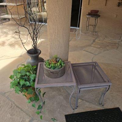 Tables, Metal