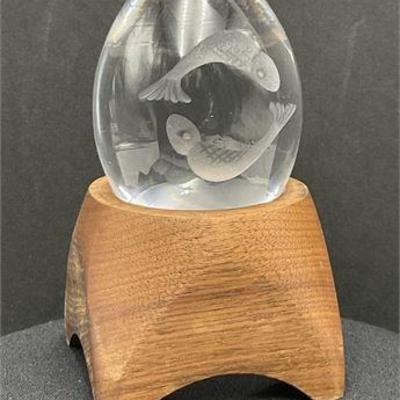 Lot 096   1 Bid(s)
Pisces - Etched Crystal Egg Paperweight