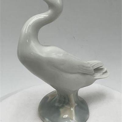 Lot 038  
Lladro Standing Goose Figurine