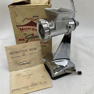 Lot 082 
Vintage - Cast Metal MERRY GRINDER