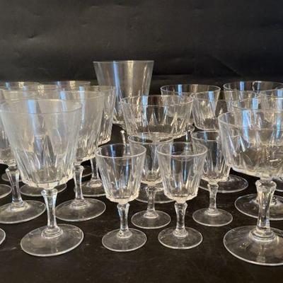 Vintage Crystal/Cut Glass Glassware: 21pcs