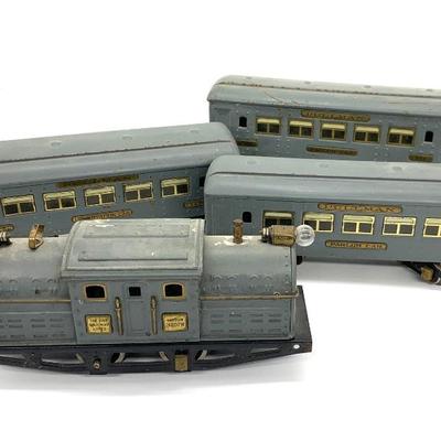 Antique Ives prewar O gauge 3257R locomotive w/ 141,141, and 142 passenger cars