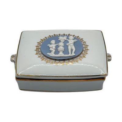 Lot 012   
Vintage Porcelain Hostess Cigarette Box