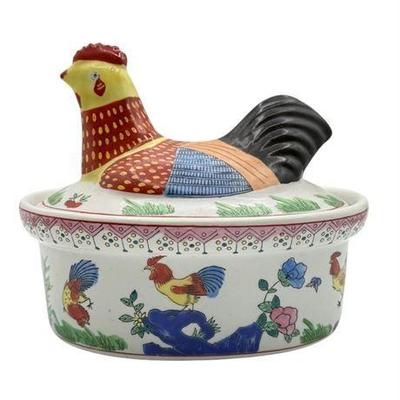 Lot 027  
Vintage Williams-Sonoma Porcelain Hen Covered Casserole Dish