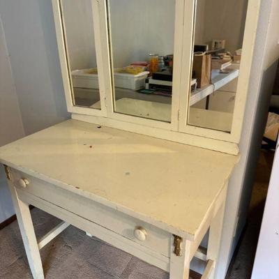 Vanity table