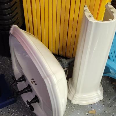 Pedestal Sink 