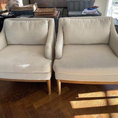 2 WHITE CHAIRS