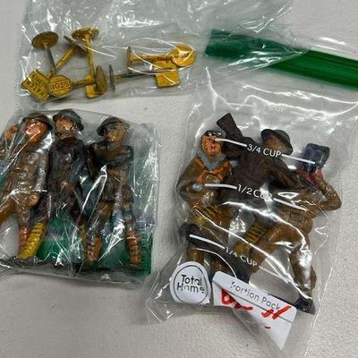 BAP084- Vintage Barclay Toy Metal Soldiers 