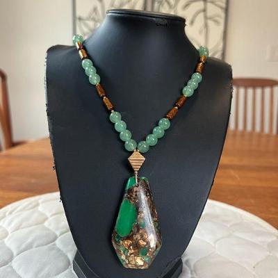 BAP506- Beautiful Myrna Lee Chang Green Adventurine Necklace With Lucite Pendant