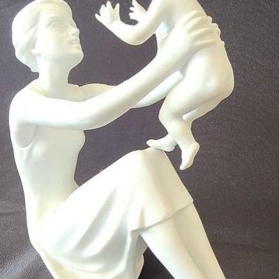 BAP004 - Vintage Kaiser Porcelain Mother And Child Figurine 