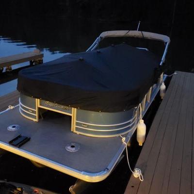 Comes with cloth cover and other miscellaneous boating items.