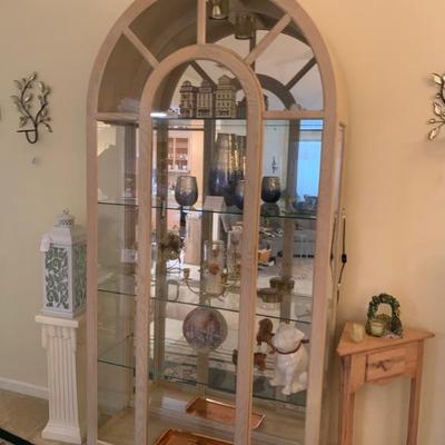 Curio
Cabinet