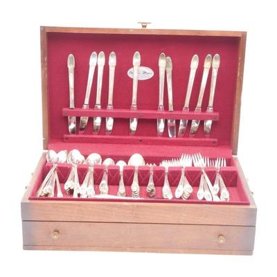 1847 Rogers Bros "First Love" Flatware Set in Wooden Chest