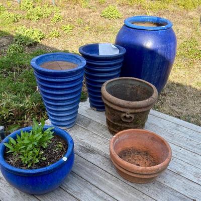 Large blue pot is still remaining