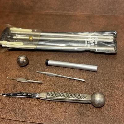 https://ctbids.com/estate-sale/33681/item/3766698/Lot-Of-Unique-Vintage-Hunting-And-Fishing-Tools