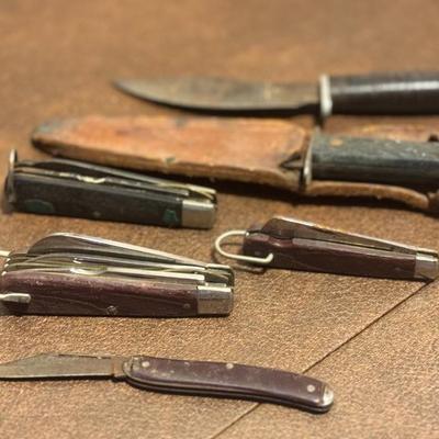 https://ctbids.com/estate-sale/33681/item/3766701/Vintage-Hunting-Knives-Including-Boy-Scout-Fixed-Blade-Knife