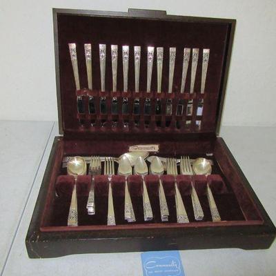 Vintage 1940s Community Silverplate "Coronation" Service for 12 with 8 Hostess Pieces in Oneida Leather Covered Chest