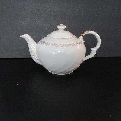 Vintage 1980s Lefton "Golden Laurel" Teapot