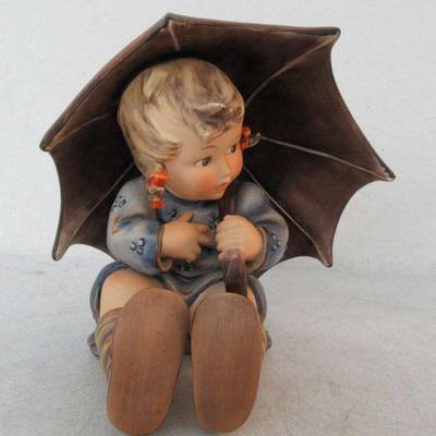 Vintage 1950s M.I. Hummel "Umbrella Girl" #152B - 7½" Tall
